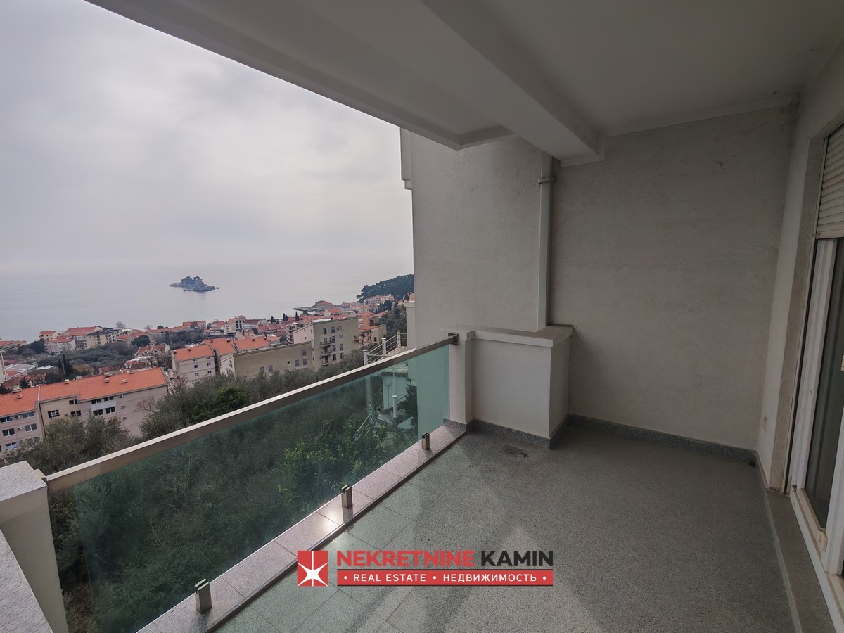 Komforan dvosoban stan 137m2 sa pogledom na more, Petrovac